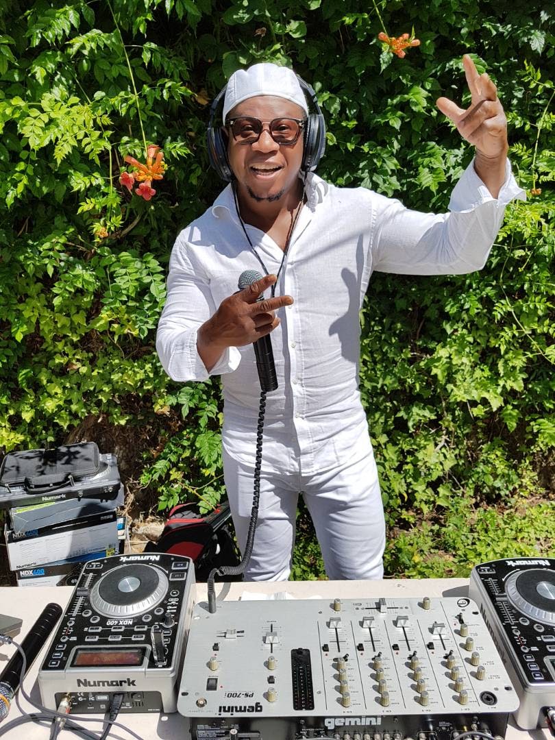 DJ en pleine performance